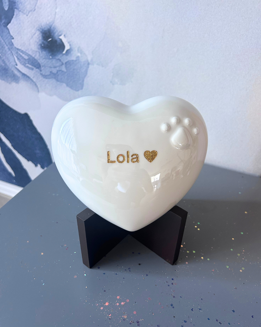 Urne animale modèle "Patte d'amour blanche nacrée"